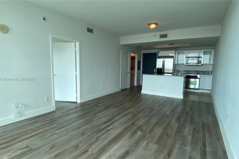 Condo in Miami, Florida, 1 bedroom  № 1925824 - photo 1