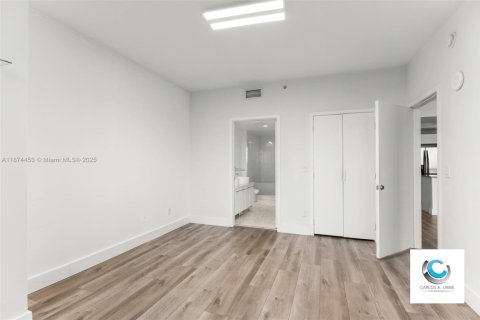 Condo in Miami, Florida, 1 bedroom  № 1925824 - photo 25