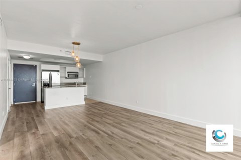 Condo in Miami, Florida, 1 bedroom  № 1925824 - photo 16