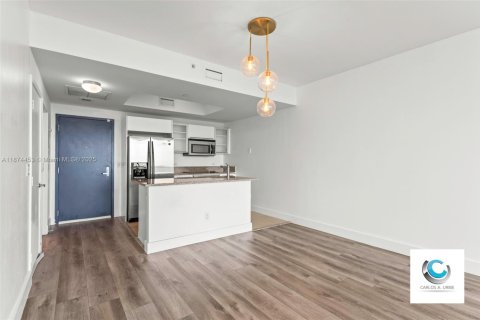 Condo in Miami, Florida, 1 bedroom  № 1925824 - photo 14