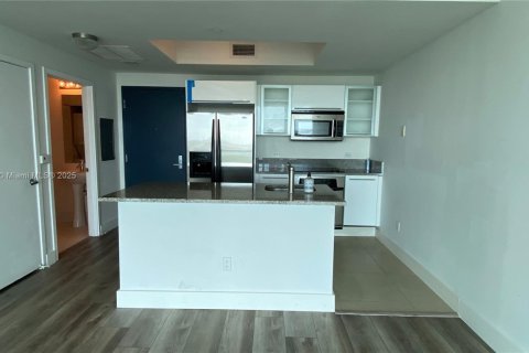 Condo in Miami, Florida, 1 bedroom  № 1925824 - photo 3