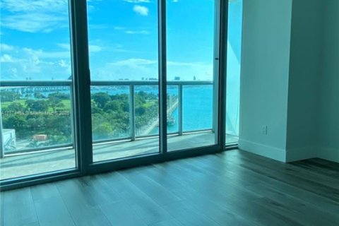 Condo in Miami, Florida, 1 bedroom  № 1925824 - photo 9