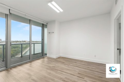 Condo in Miami, Florida, 1 bedroom  № 1925824 - photo 19