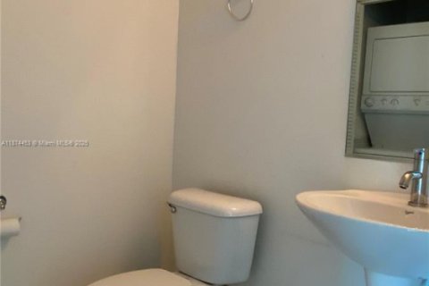 Condo in Miami, Florida, 1 bedroom  № 1925824 - photo 6