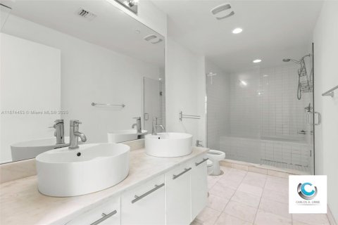 Condo in Miami, Florida, 1 bedroom  № 1925824 - photo 26