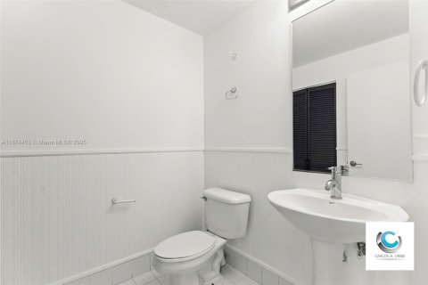 Condo in Miami, Florida, 1 bedroom  № 1925824 - photo 15