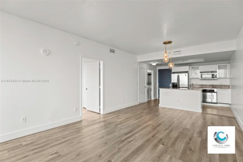 Condo in Miami, Florida, 1 bedroom  № 1925824 - photo 17