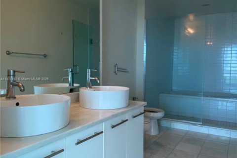 Condo in Miami, Florida, 1 bedroom  № 1925824 - photo 10