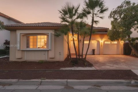 House in Doral, Florida 3 bedrooms, 182.83 sq.m. № 1985774 - photo 2