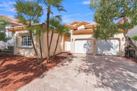 House in Doral, Florida 3 bedrooms, 182.83 sq.m. № 1985774 - photo 1