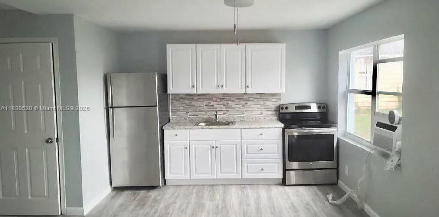 House in Vero Beach, Florida 1 bedroom, 111.48 sq.m. № 1934129