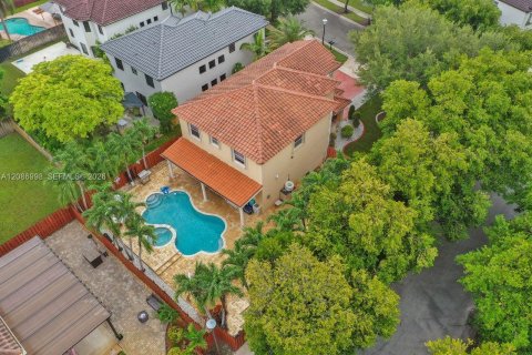 House in Miramar, Florida 4 bedrooms, 219.44 sq.m. № 2368487 - photo 12