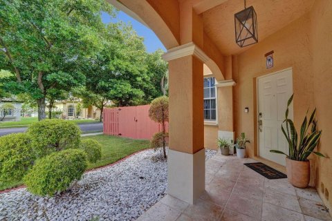 House in Miramar, Florida 4 bedrooms, 219.44 sq.m. № 2368487 - photo 16