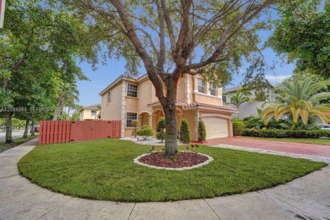 House in Miramar, Florida 4 bedrooms, 219.44 sq.m. № 2368487