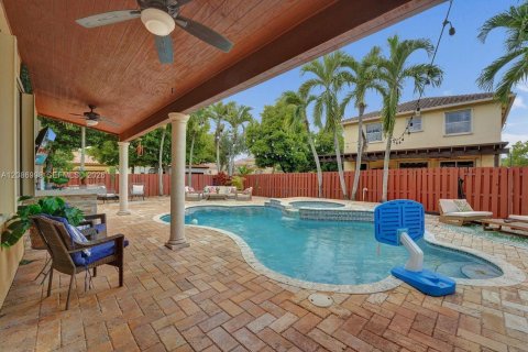 House in Miramar, Florida 4 bedrooms, 219.44 sq.m. № 2368487 - photo 24