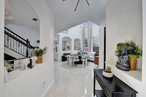 House in Miramar, Florida 4 bedrooms, 219.44 sq.m. № 2368487 - photo 28