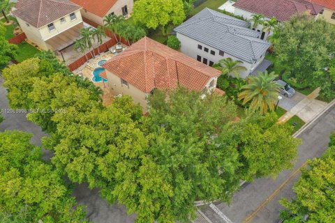 House in Miramar, Florida 4 bedrooms, 219.44 sq.m. № 2368487 - photo 9