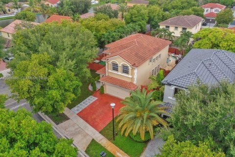 House in Miramar, Florida 4 bedrooms, 219.44 sq.m. № 2368487 - photo 6