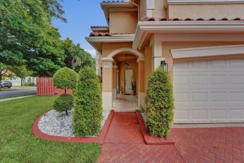 House in Miramar, Florida 4 bedrooms, 219.44 sq.m. № 2368487 - photo 2