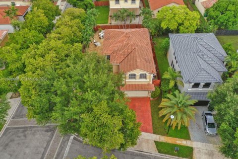 House in Miramar, Florida 4 bedrooms, 219.44 sq.m. № 2368487 - photo 8
