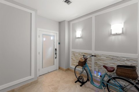 Condo in West Palm Beach, Florida, 2 bedrooms  № 2392021 - photo 5