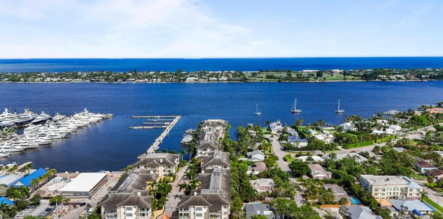 Condo in West Palm Beach, Florida, 2 bedrooms  № 2392021