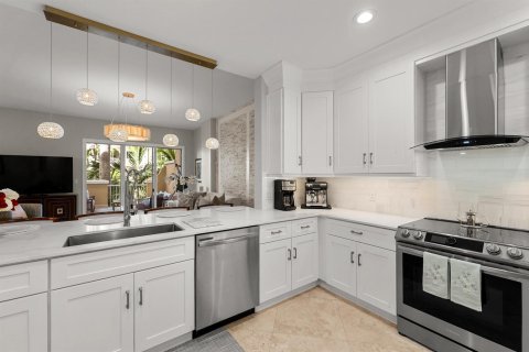 Condo in West Palm Beach, Florida, 2 bedrooms  № 2392021 - photo 12