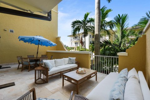 Condo in West Palm Beach, Florida, 2 bedrooms  № 2392021 - photo 3