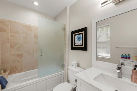 Condo in West Palm Beach, Florida, 2 bedrooms  № 2392021 - photo 28