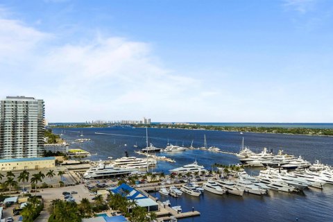 Condo in West Palm Beach, Florida, 2 bedrooms  № 2392021 - photo 2