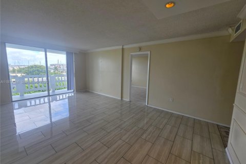 Купить кондоминиум в Майами, Флорида 1 спальня, 78.04м2, № 2046147 - фото 3