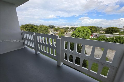 Купить кондоминиум в Майами, Флорида 1 спальня, 78.04м2, № 2046147 - фото 8