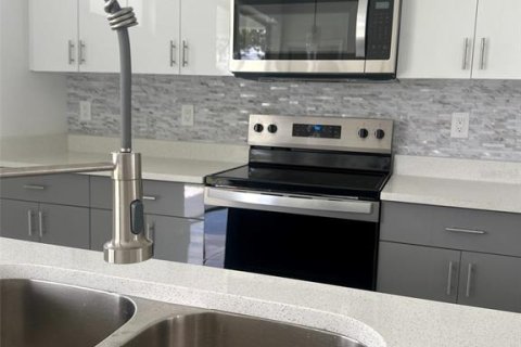 Купить виллу или дом в Лихай-Эйкерс, Флорида 6 комнат, 152.17м2, № 1401089 - фото 9