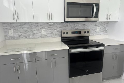 Купить виллу или дом в Лихай-Эйкерс, Флорида 6 комнат, 152.17м2, № 1401089 - фото 30