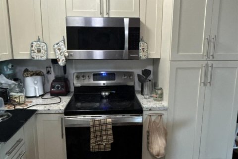 House in North Lauderdale, Florida 3 bedrooms, 136.57 sq.m. № 2378716 - photo 23