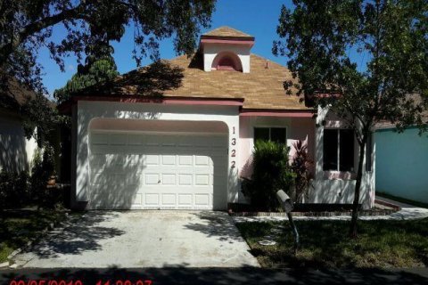 House in North Lauderdale, Florida 3 bedrooms, 136.57 sq.m. № 2378716