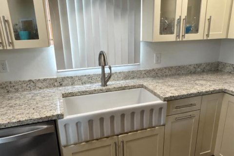 House in North Lauderdale, Florida 3 bedrooms, 136.57 sq.m. № 2378716 - photo 10