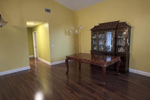 House in North Lauderdale, Florida 3 bedrooms, 136.57 sq.m. № 2378716 - photo 11