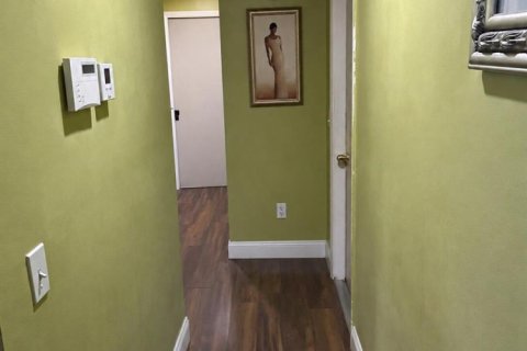 House in North Lauderdale, Florida 3 bedrooms, 136.57 sq.m. № 2378716 - photo 5