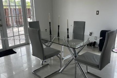 House in Miami, Florida 3 bedrooms, 130.25 sq.m. № 2041792 - photo 8