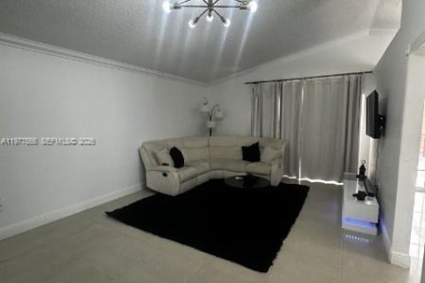 House in Miami, Florida 3 bedrooms, 130.25 sq.m. № 2041792 - photo 6