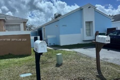 House in Miami, Florida 3 bedrooms, 130.25 sq.m. № 2041792