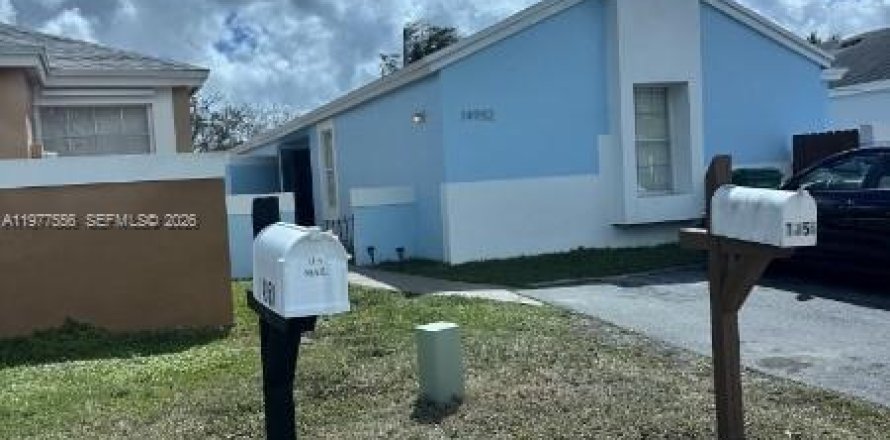 House in Miami, Florida 3 bedrooms, 130.25 sq.m. № 2041792