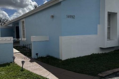 House in Miami, Florida 3 bedrooms, 130.25 sq.m. № 2041792 - photo 3
