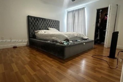 House in Miami, Florida 3 bedrooms, 130.25 sq.m. № 2041792 - photo 13