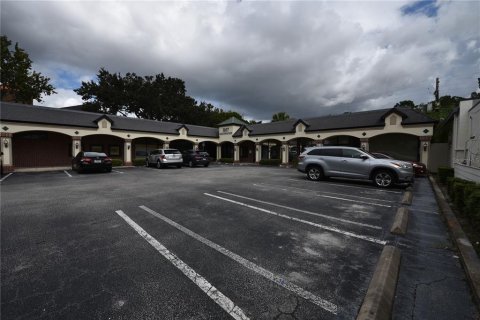 Commercial property in Orlando, Florida 976.31 sq.m. № 1653354 - photo 1