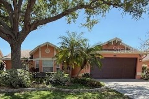 House in Tarpon Springs, Florida 3 bedrooms, 157.66 sq.m. № 1630325 - photo 1