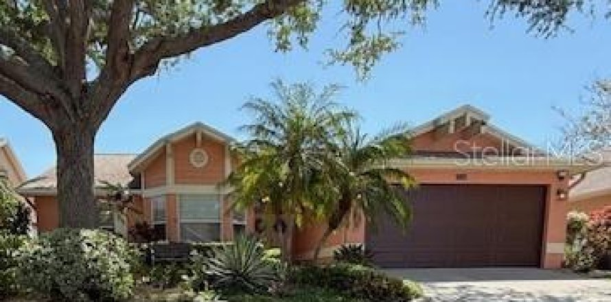 House in Tarpon Springs, Florida 3 bedrooms, 157.66 sq.m. № 1630325
