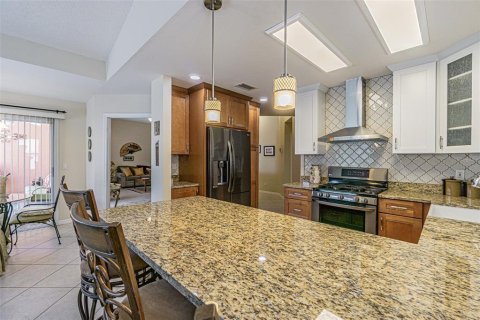 House in Tarpon Springs, Florida 3 bedrooms, 157.66 sq.m. № 1630325 - photo 12
