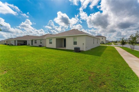 Villa ou maison à louer à Haines City, Floride: 4 chambres, 166.39 m2 № 2413654 - photo 7